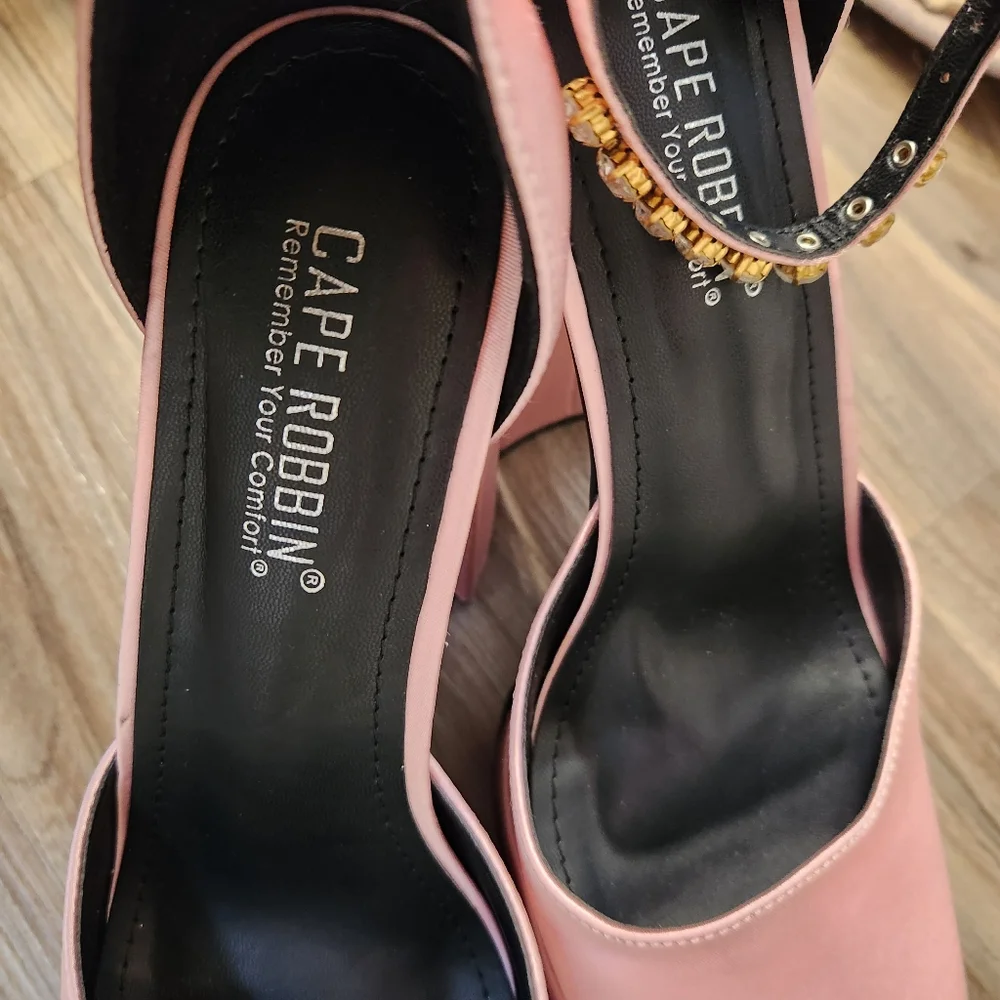 Cape robbin heels size 9
